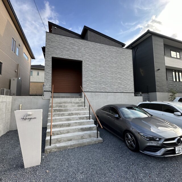 HOUSE WITH COURTYARD