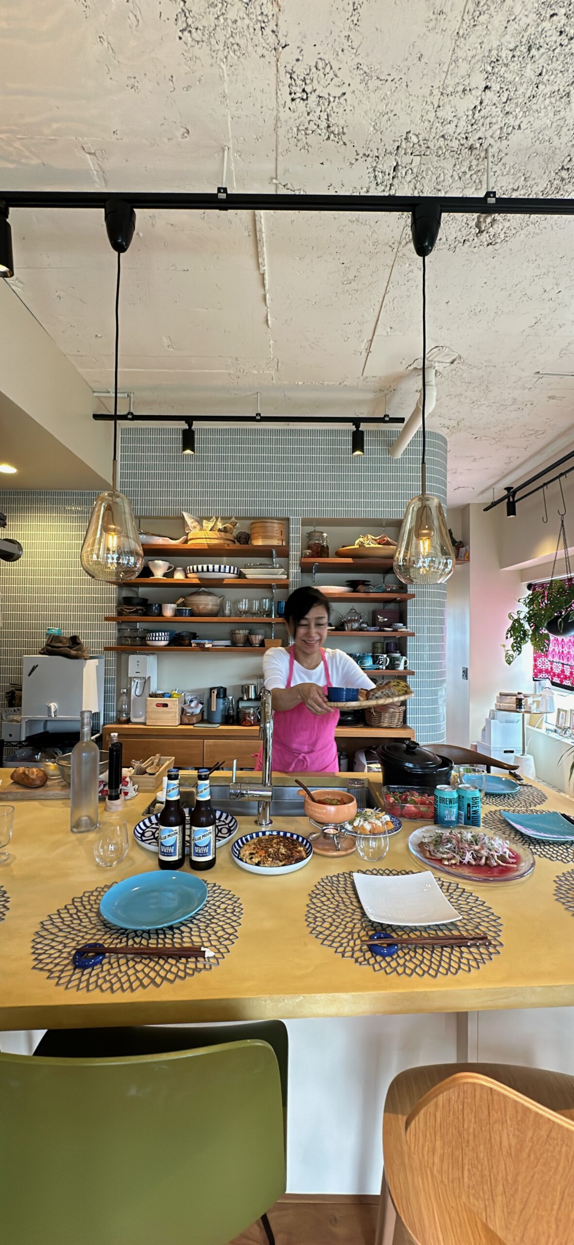 HOUSE WITH BAR COUNTER