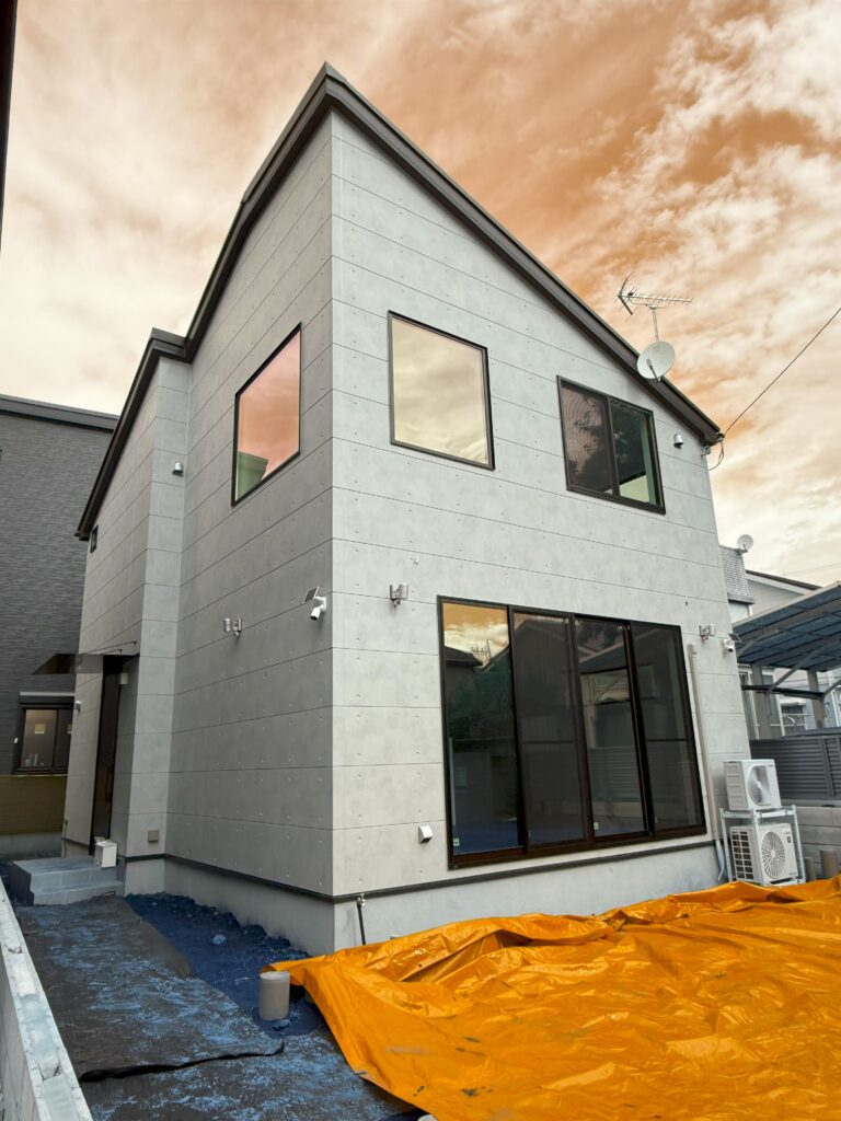 HOUSE WITH GOOD SUNLIGHT